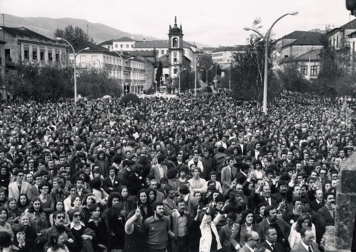 Comemorações do 1.º de Maio de 1974 em Vila Real (Foto Macário)